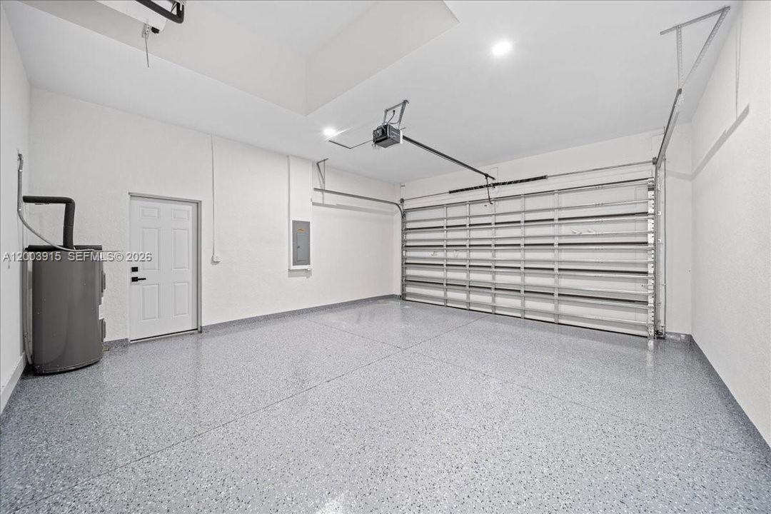 Под контрактом: $459,900 (4 спален, 2 ванн, 1842 Квадратных фут)