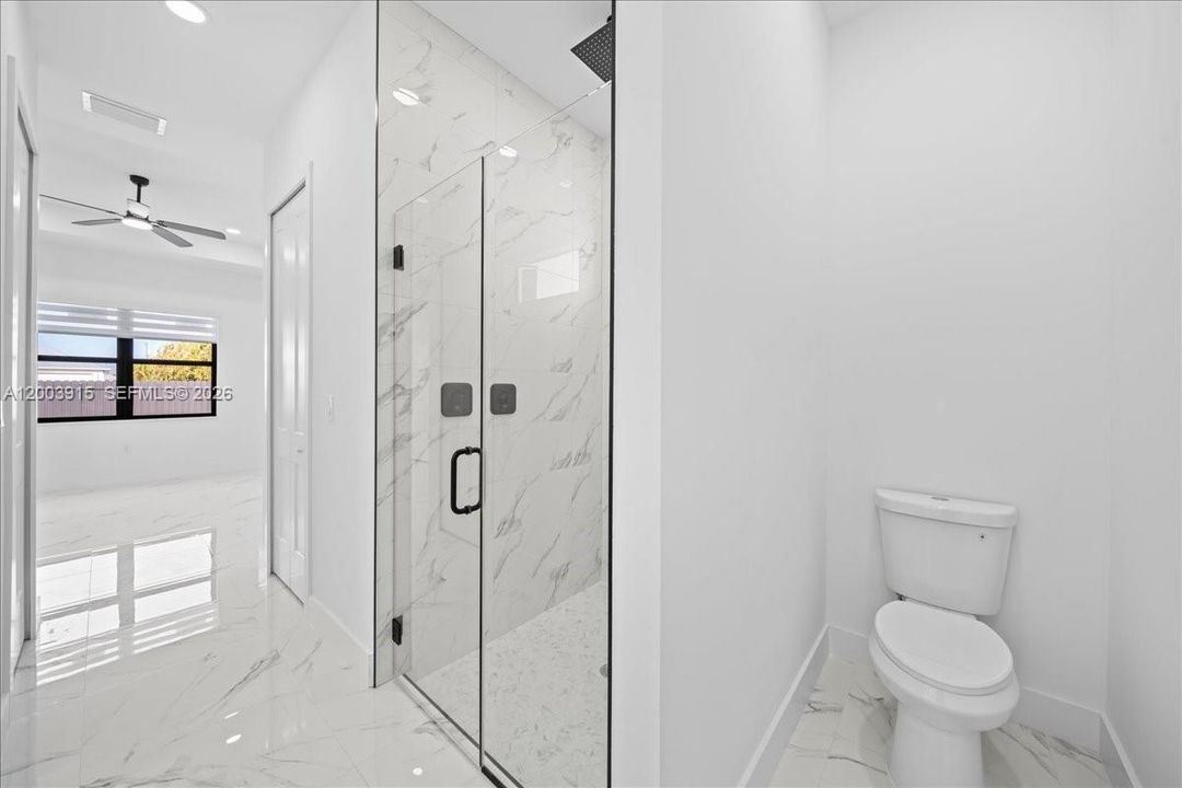 Под контрактом: $459,900 (4 спален, 2 ванн, 1842 Квадратных фут)