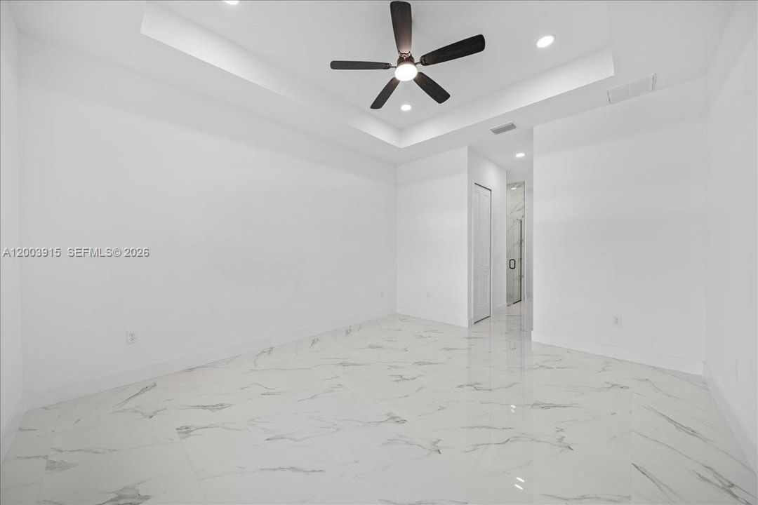 Под контрактом: $459,900 (4 спален, 2 ванн, 1842 Квадратных фут)