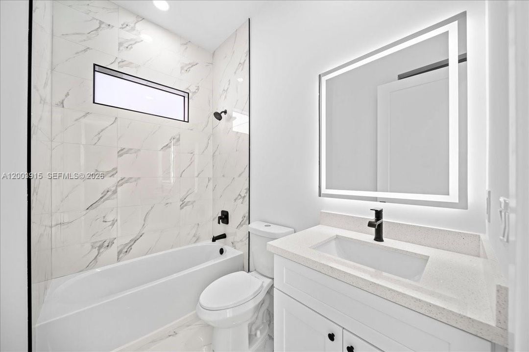 Под контрактом: $459,900 (4 спален, 2 ванн, 1842 Квадратных фут)