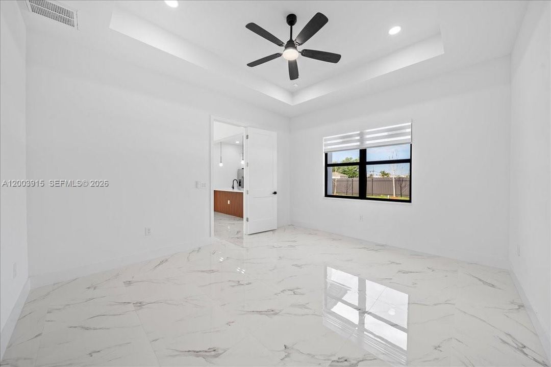 Под контрактом: $459,900 (4 спален, 2 ванн, 1842 Квадратных фут)