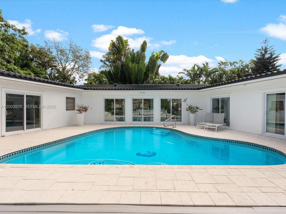 En Venta: $3,280,000 (4 camas, 4 baños, 2530 Pies cuadrados)