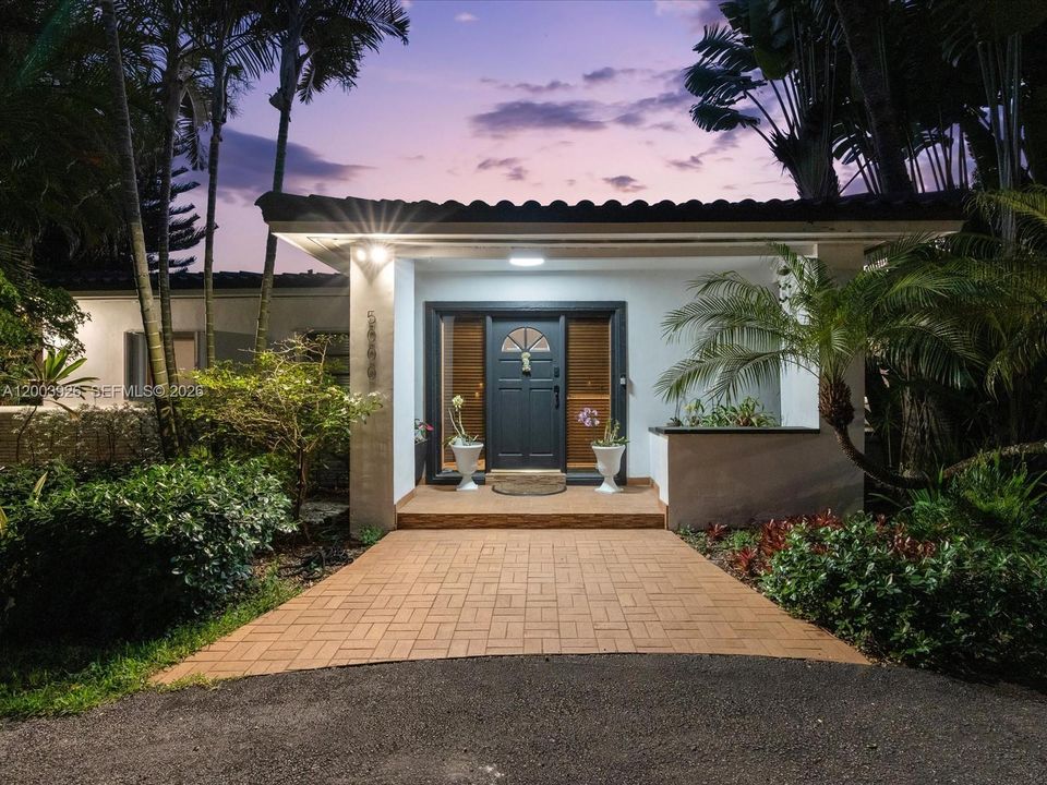 En Venta: $3,280,000 (4 camas, 4 baños, 2530 Pies cuadrados)