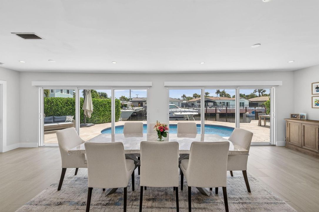 4460-Family Room View to Water