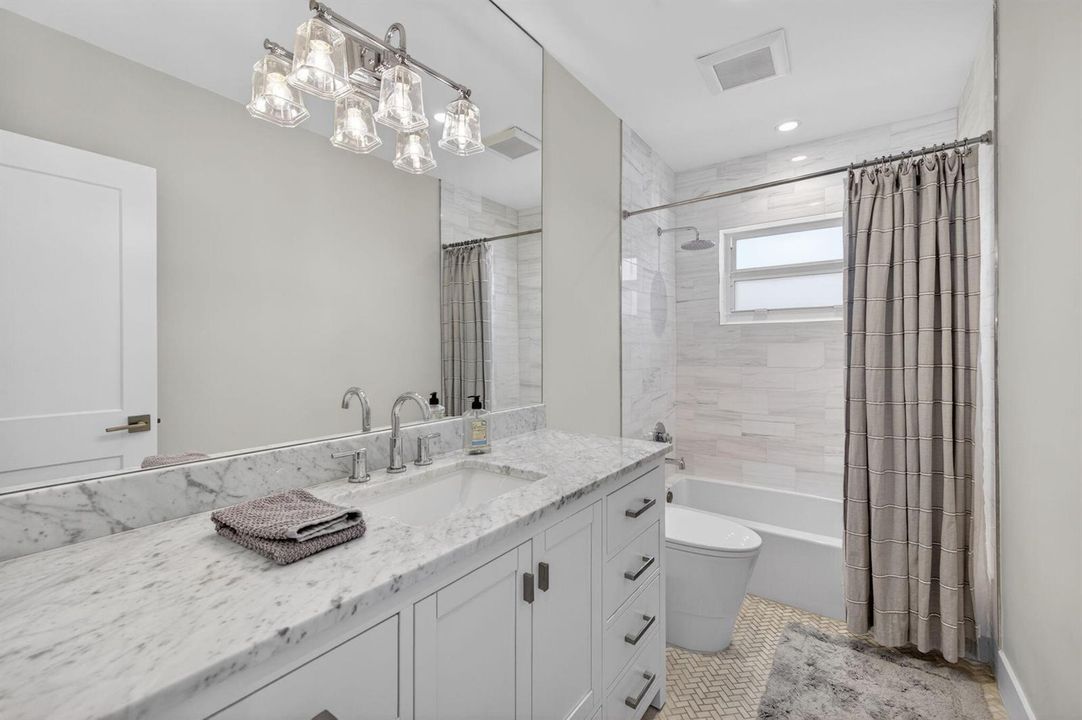 4460-Bathroom 2