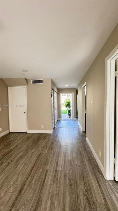 Active With Contract: $1,975 (1 beds, 1 baths, 614 Square Feet)
