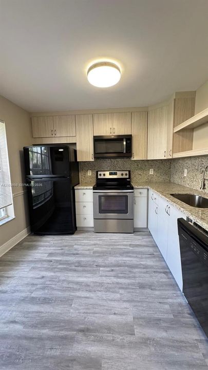 Active With Contract: $1,975 (1 beds, 1 baths, 614 Square Feet)