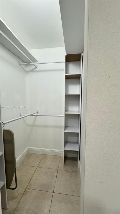 Active With Contract: $1,975 (1 beds, 1 baths, 614 Square Feet)