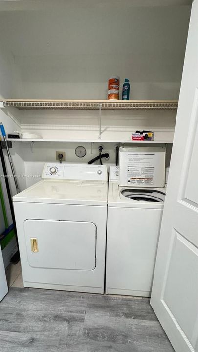 Active With Contract: $1,975 (1 beds, 1 baths, 614 Square Feet)