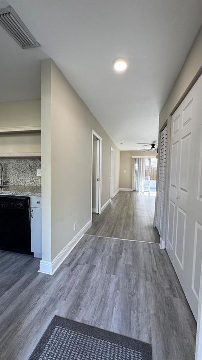 Active With Contract: $1,975 (1 beds, 1 baths, 614 Square Feet)