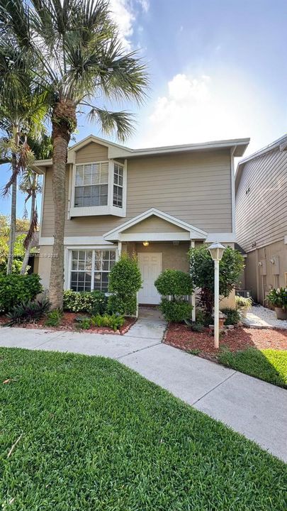 Active With Contract: $1,975 (1 beds, 1 baths, 614 Square Feet)