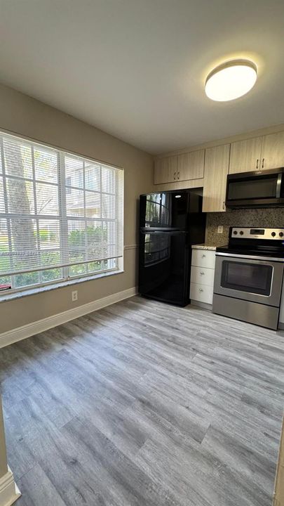 Active With Contract: $1,975 (1 beds, 1 baths, 614 Square Feet)