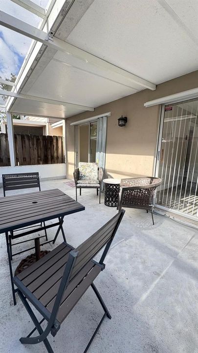 Active With Contract: $1,975 (1 beds, 1 baths, 614 Square Feet)