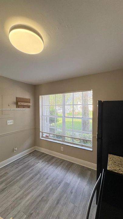 Active With Contract: $1,975 (1 beds, 1 baths, 614 Square Feet)