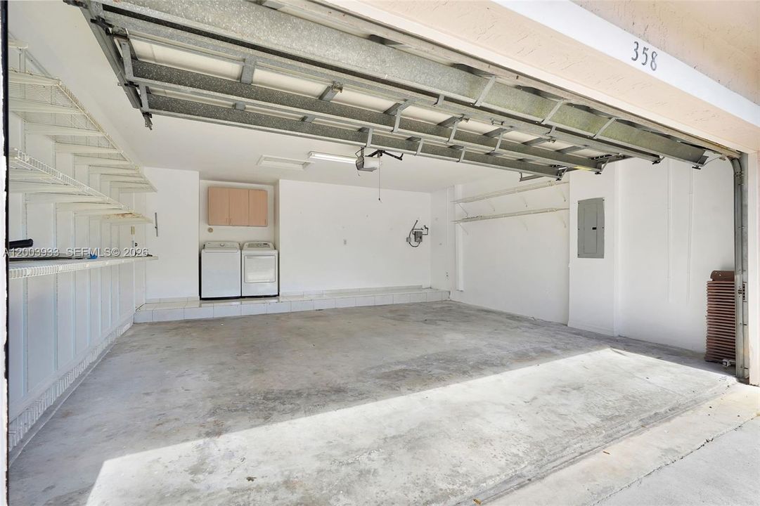 Activo con contrato: $4,200 (3 camas, 2 baños, 1803 Pies cuadrados)