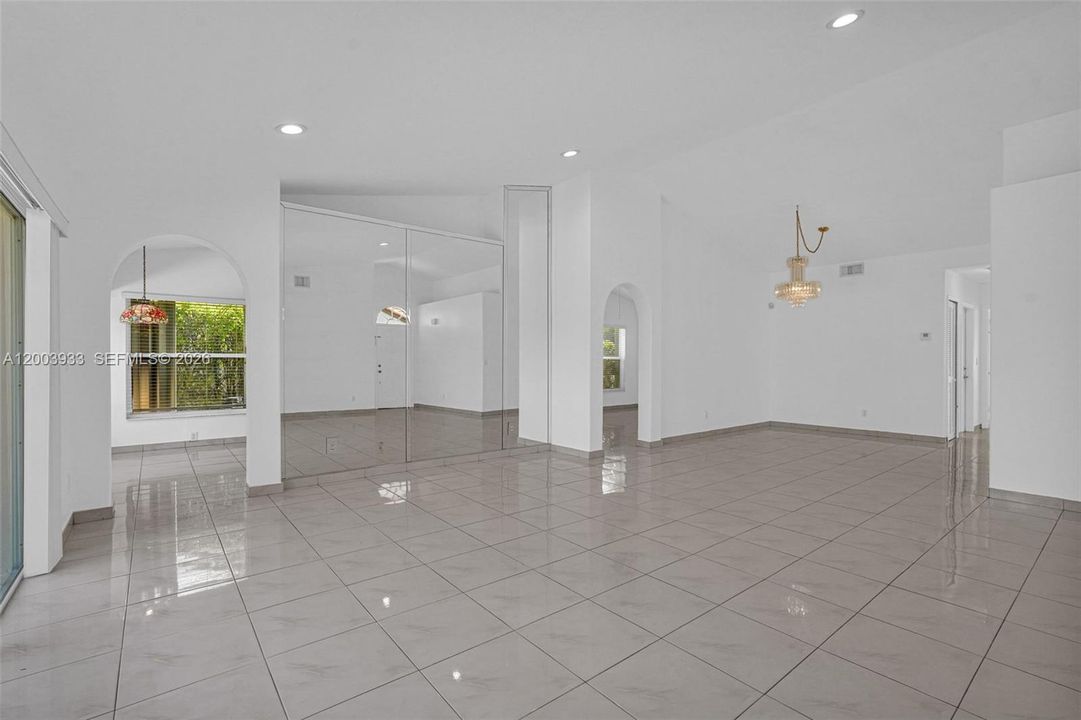 Activo con contrato: $4,200 (3 camas, 2 baños, 1803 Pies cuadrados)