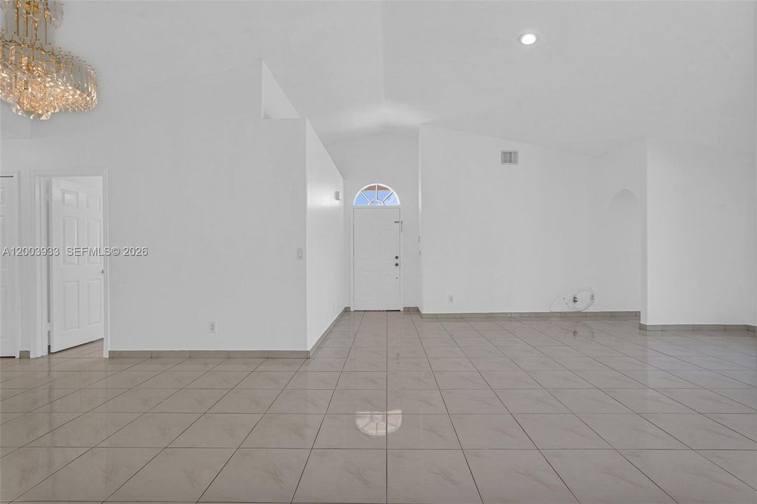 Activo con contrato: $4,200 (3 camas, 2 baños, 1803 Pies cuadrados)