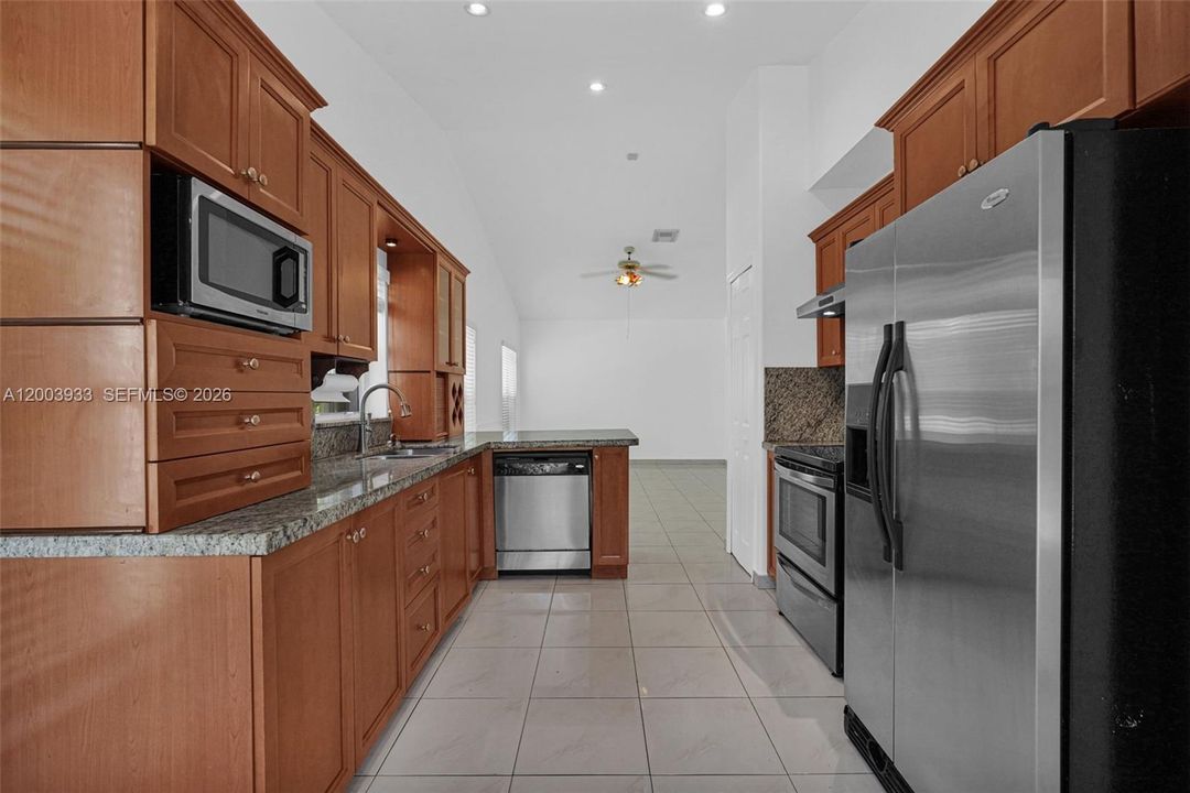 Activo con contrato: $4,200 (3 camas, 2 baños, 1803 Pies cuadrados)