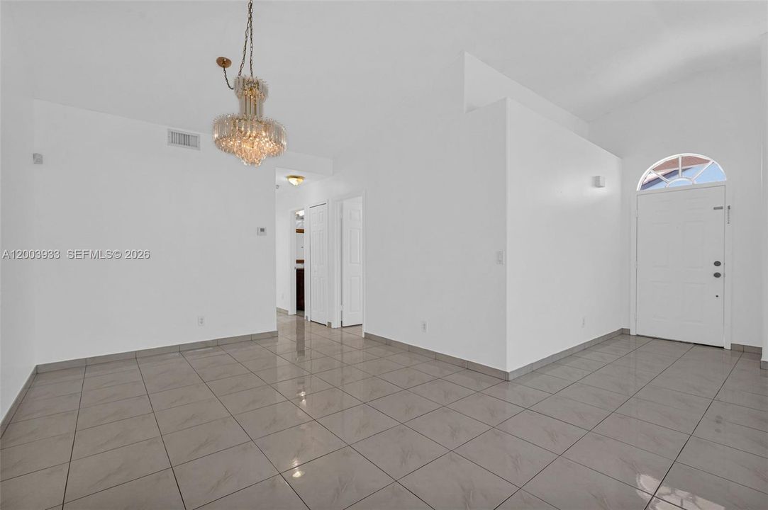 Activo con contrato: $4,200 (3 camas, 2 baños, 1803 Pies cuadrados)