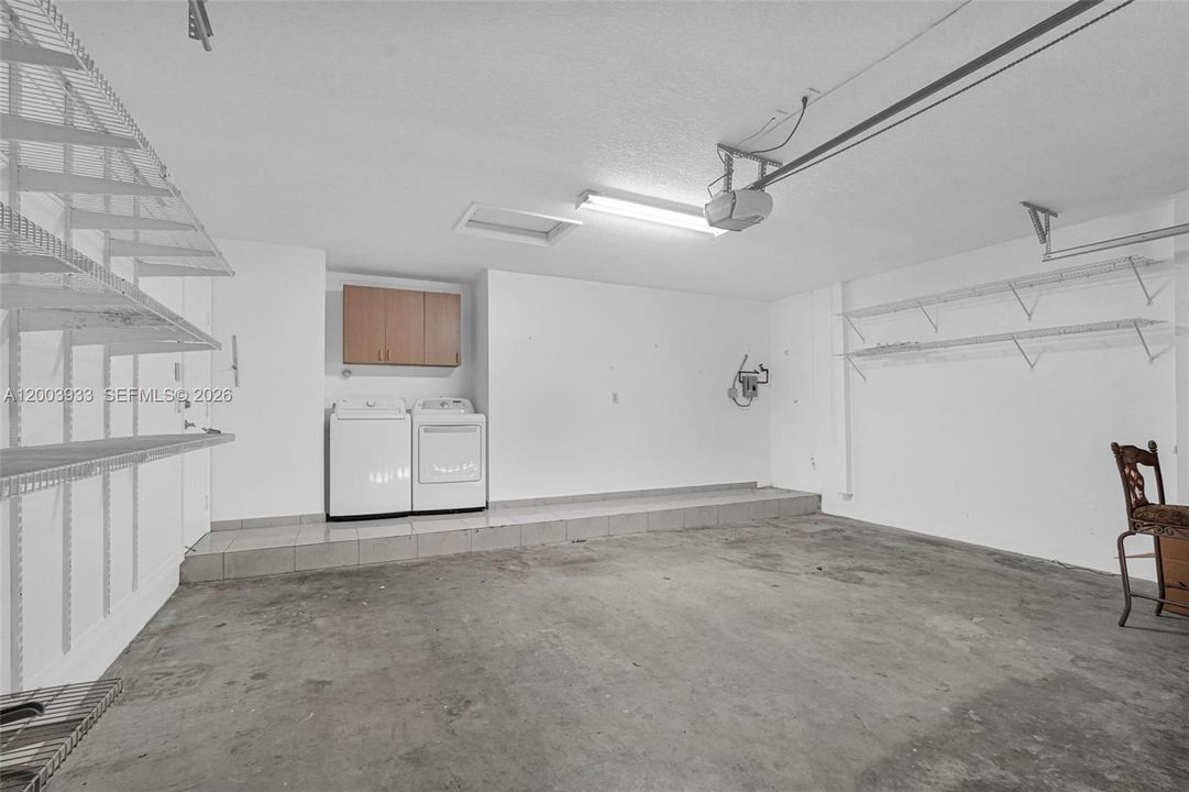Activo con contrato: $4,200 (3 camas, 2 baños, 1803 Pies cuadrados)