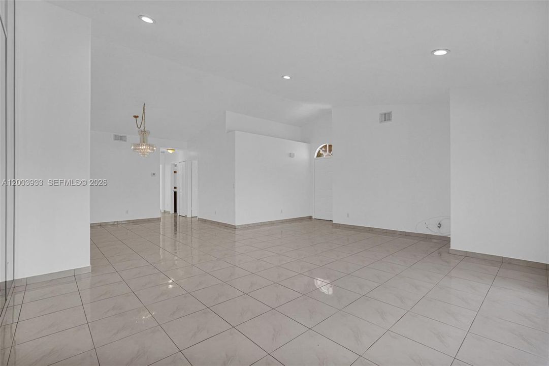Activo con contrato: $4,200 (3 camas, 2 baños, 1803 Pies cuadrados)