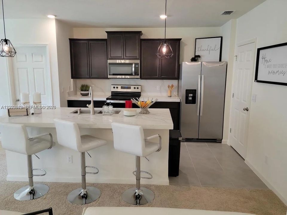 For Rent: $2,600 (3 beds, 2 baths, 1716 Square Feet)