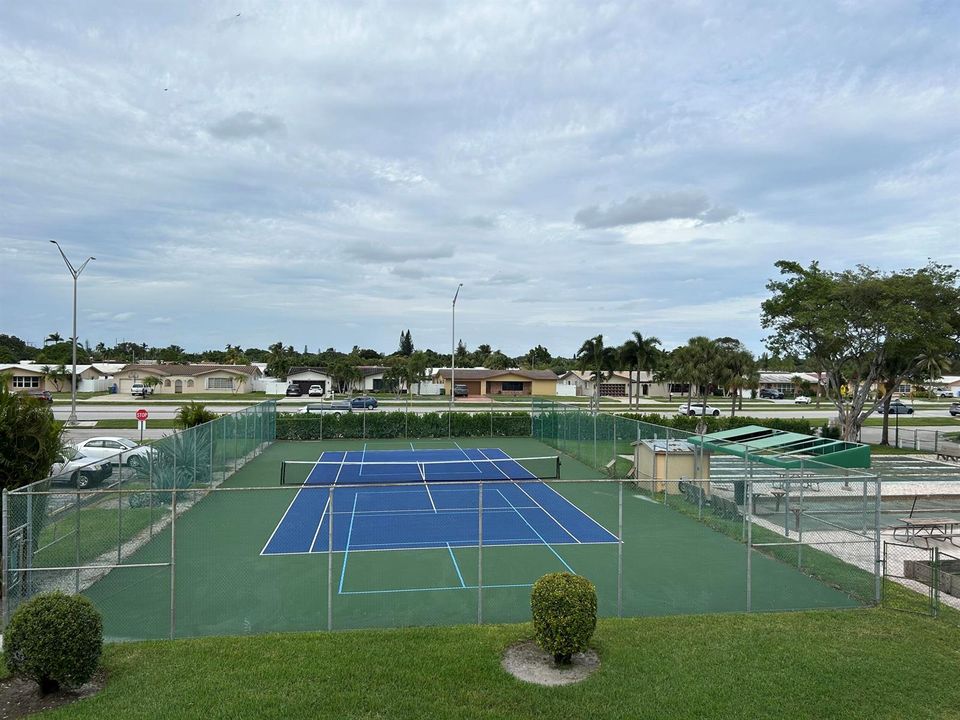 TENNIS