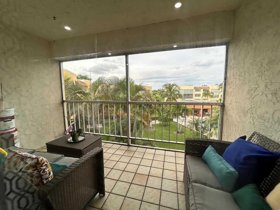 SCREENED BALCONY POOL VIEW