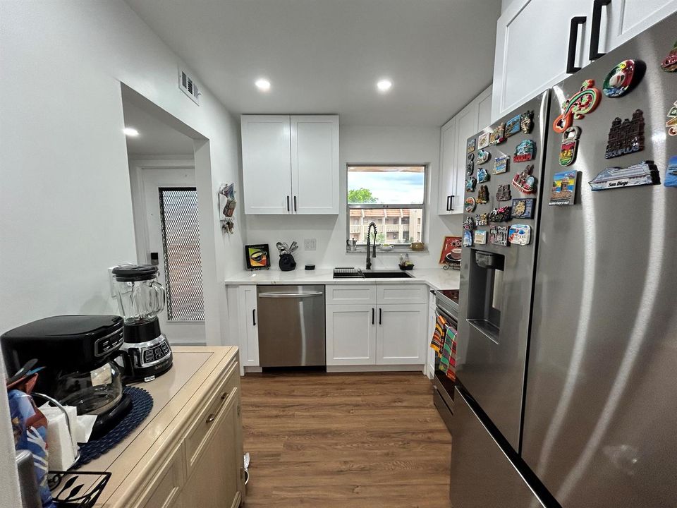 KITCHEN;EAT-IN