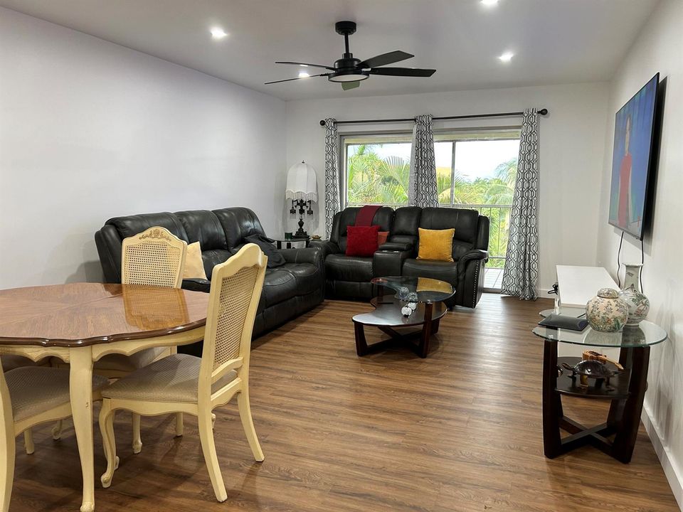 DINING/LIVING ROOM