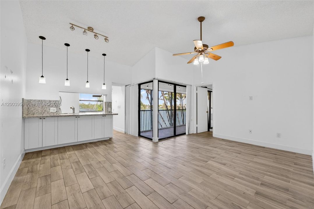 En Venta: $229,000 (2 camas, 2 baños, 960 Pies cuadrados)