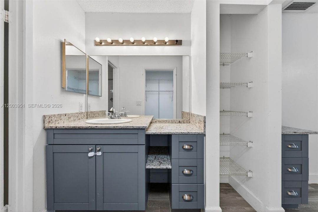En Venta: $229,000 (2 camas, 2 baños, 960 Pies cuadrados)