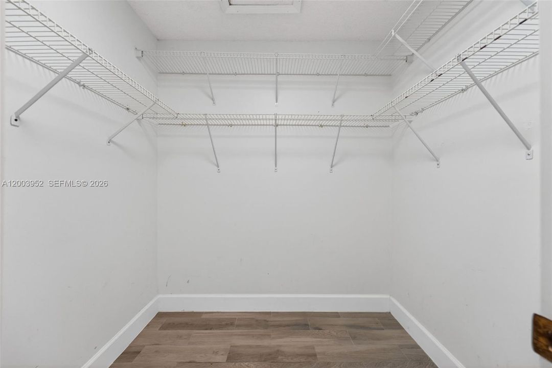 For Rent: $1,900 (2 beds, 2 baths, 960 Square Feet)
