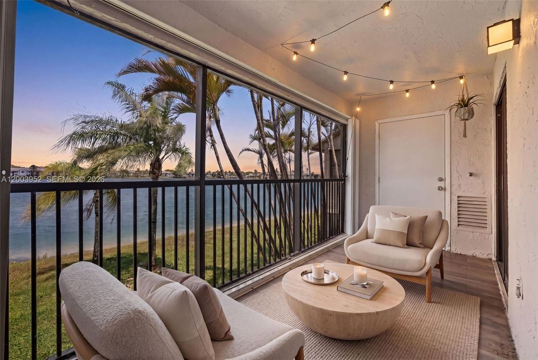 For Rent: $1,900 (2 beds, 2 baths, 960 Square Feet)