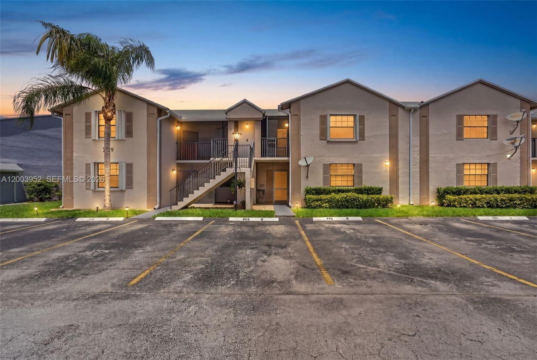 For Rent: $1,900 (2 beds, 2 baths, 960 Square Feet)