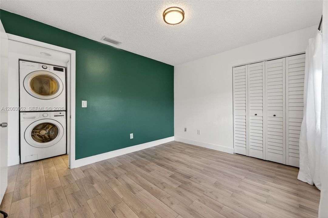 For Rent: $1,900 (2 beds, 2 baths, 960 Square Feet)