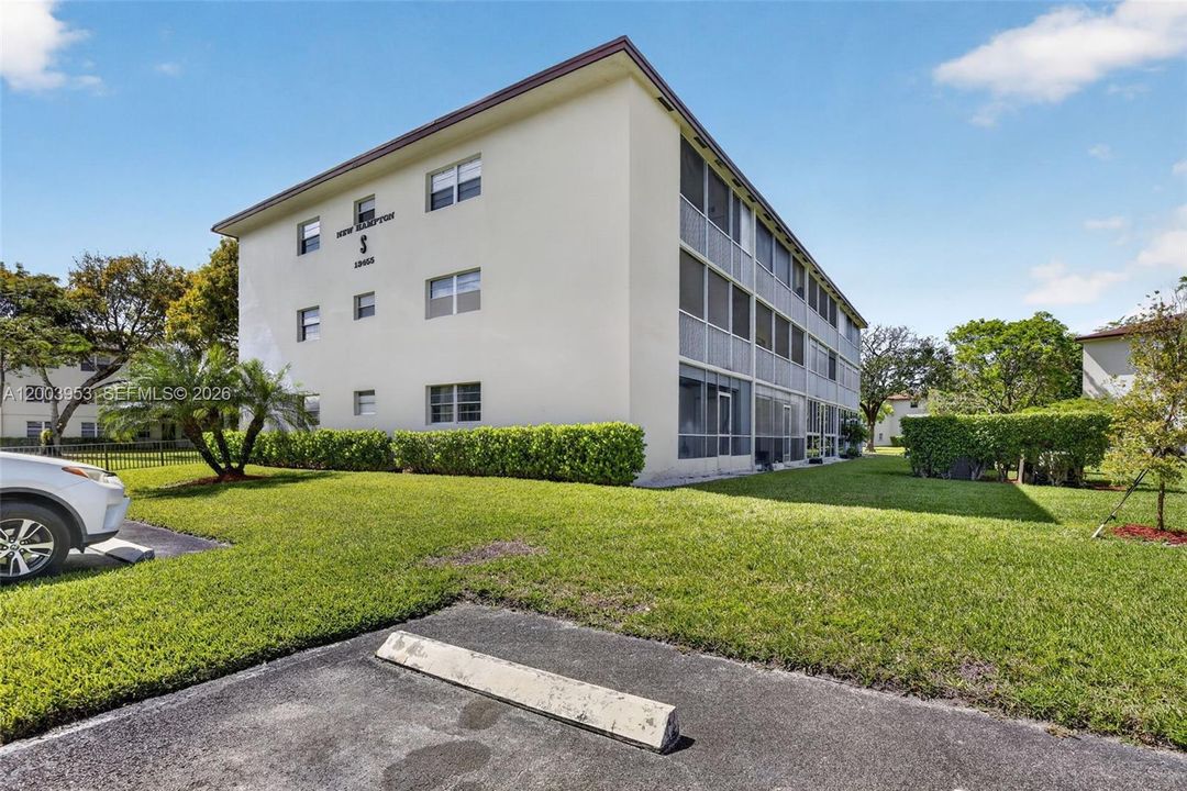 For Sale: $119,000 (2 beds, 1 baths, 954 Square Feet)