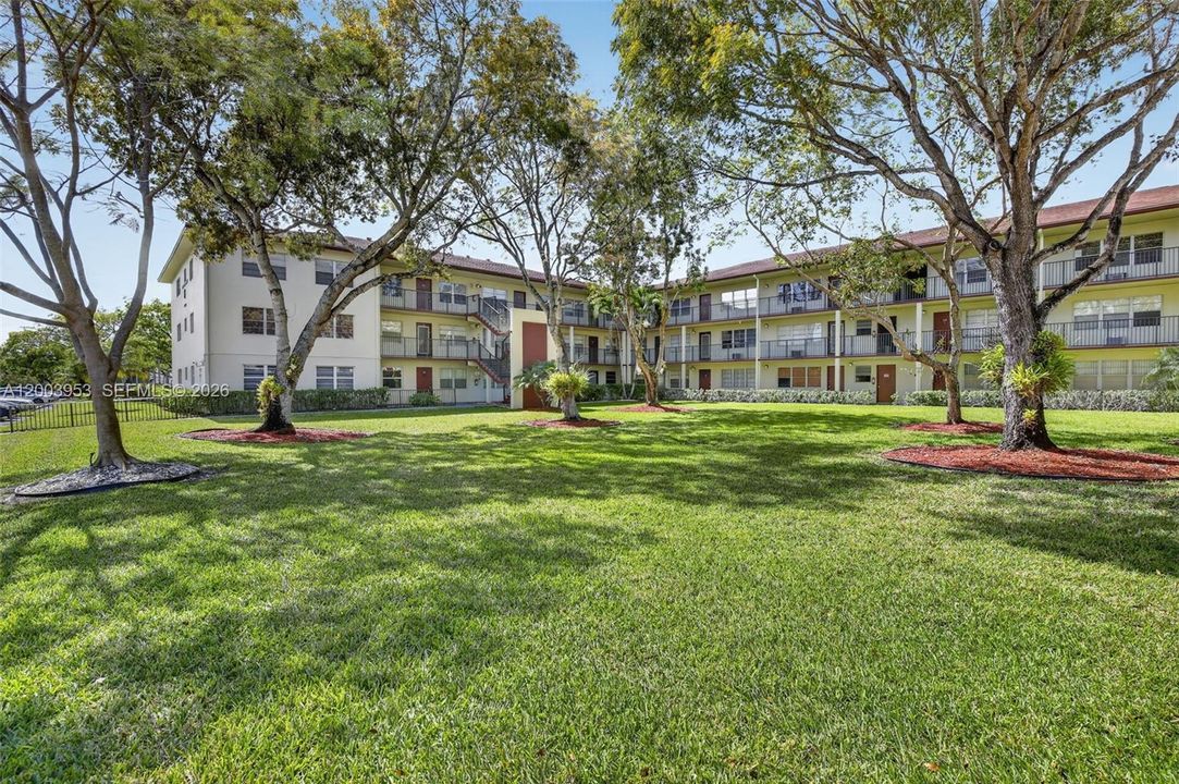 For Sale: $119,000 (2 beds, 1 baths, 954 Square Feet)