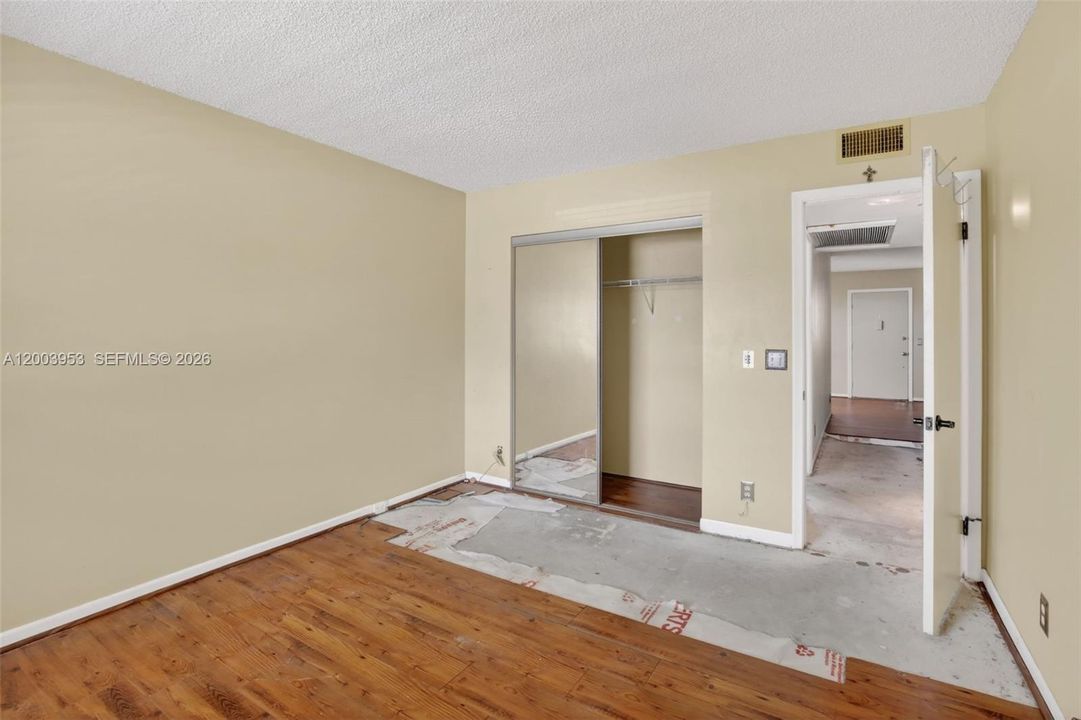 For Sale: $119,000 (2 beds, 1 baths, 954 Square Feet)