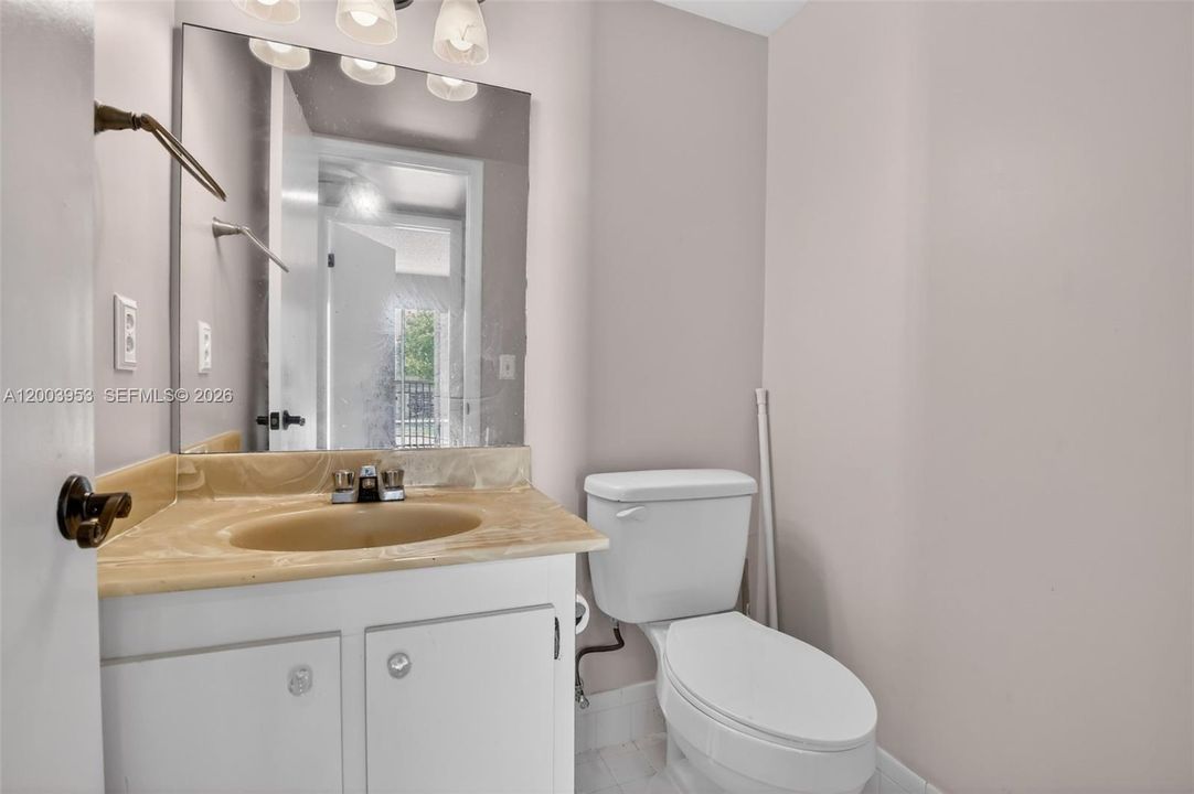 For Sale: $119,000 (2 beds, 1 baths, 954 Square Feet)