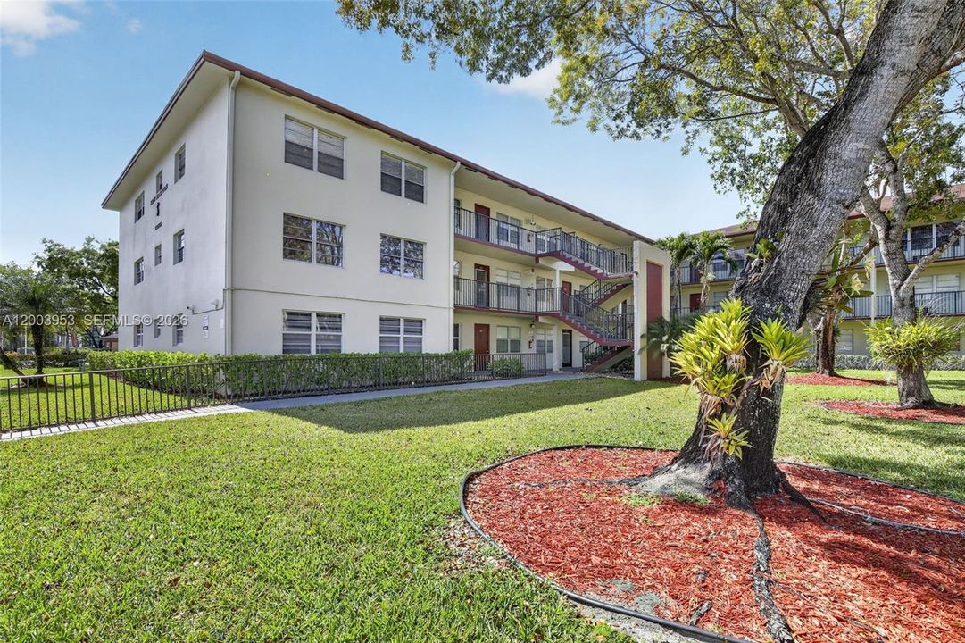 For Sale: $119,000 (2 beds, 1 baths, 954 Square Feet)