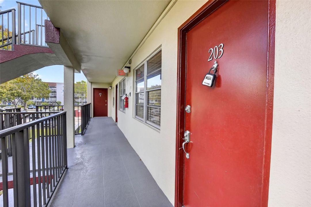For Sale: $119,000 (2 beds, 1 baths, 954 Square Feet)