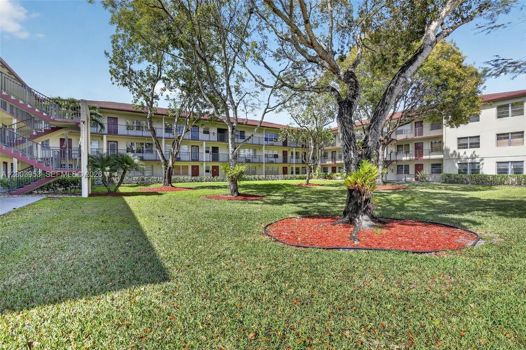 For Sale: $119,000 (2 beds, 1 baths, 954 Square Feet)