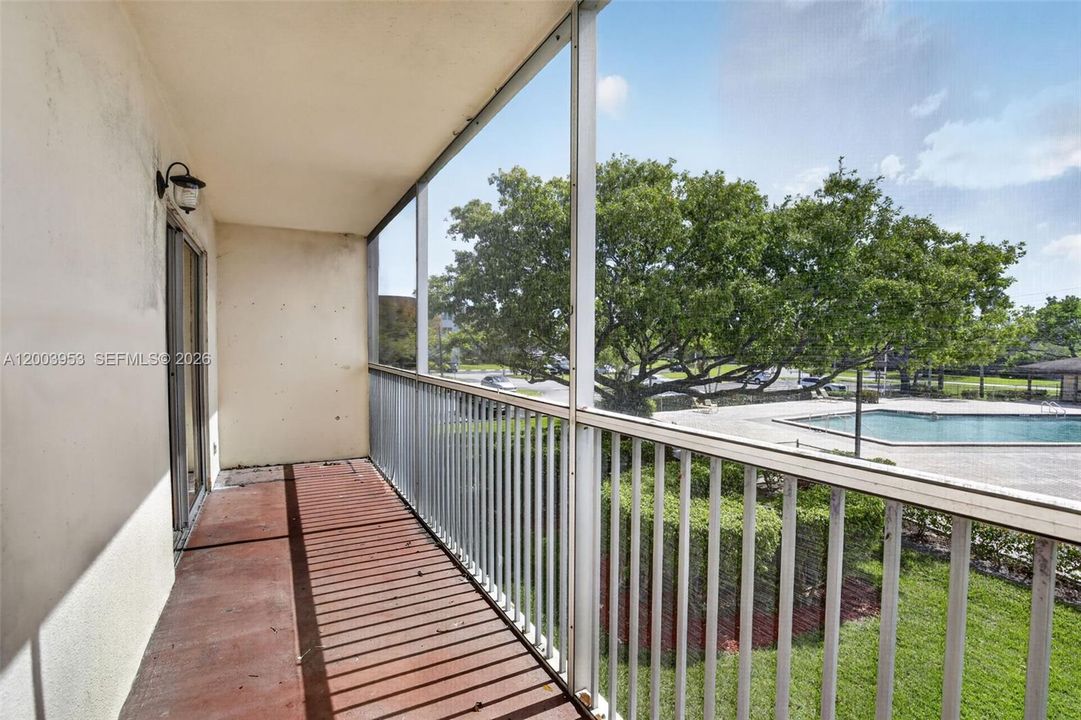 For Sale: $119,000 (2 beds, 1 baths, 954 Square Feet)