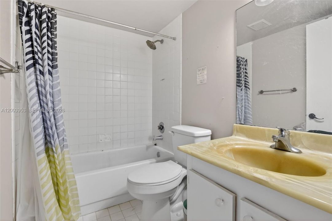 For Sale: $119,000 (2 beds, 1 baths, 954 Square Feet)