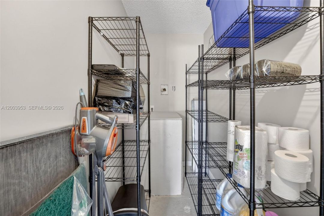 For Sale: $119,000 (2 beds, 1 baths, 954 Square Feet)