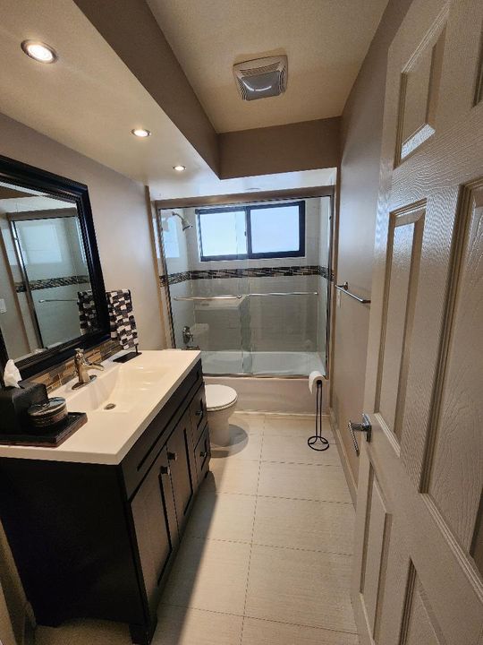 2nd Bathroom