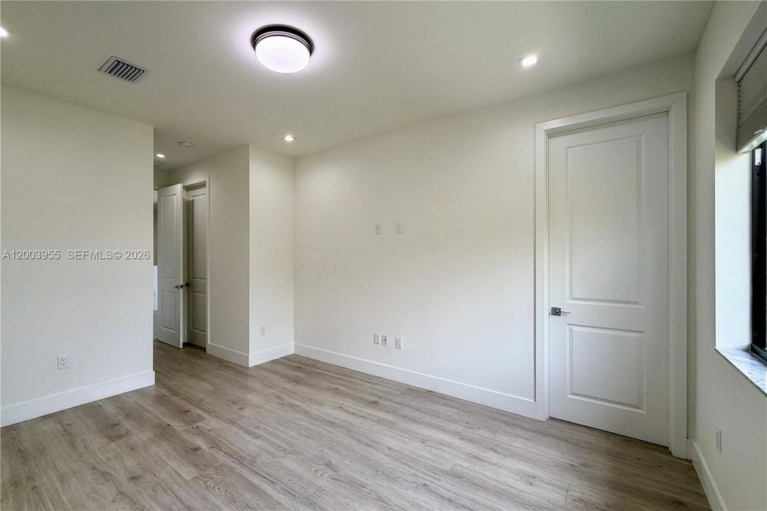 Recently Rented: $5,500 (4 beds, 3 baths, 2329 Square Feet)