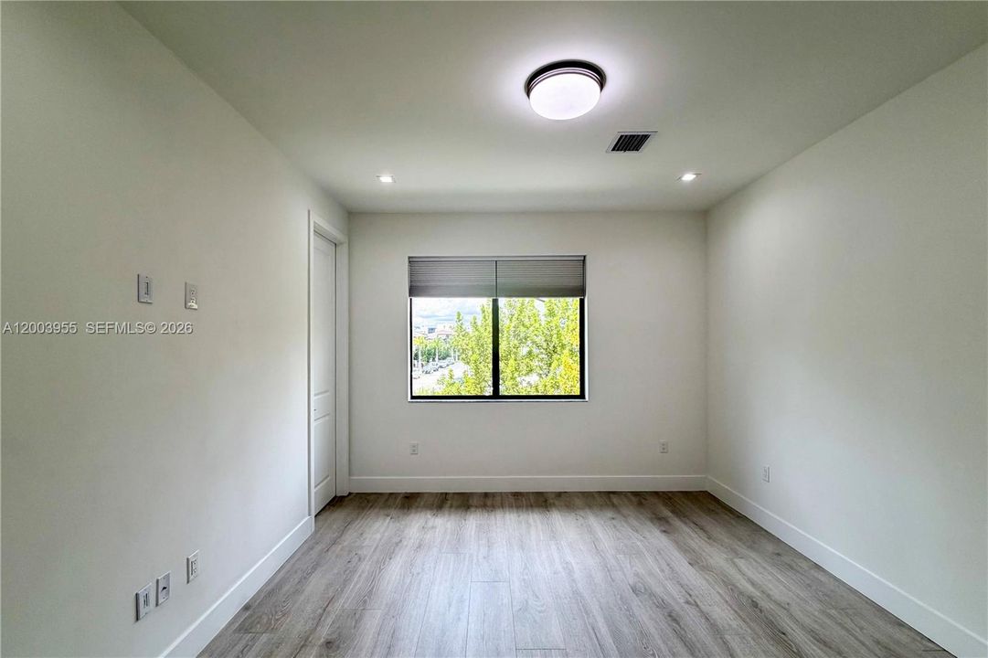Recently Rented: $5,500 (4 beds, 3 baths, 2329 Square Feet)