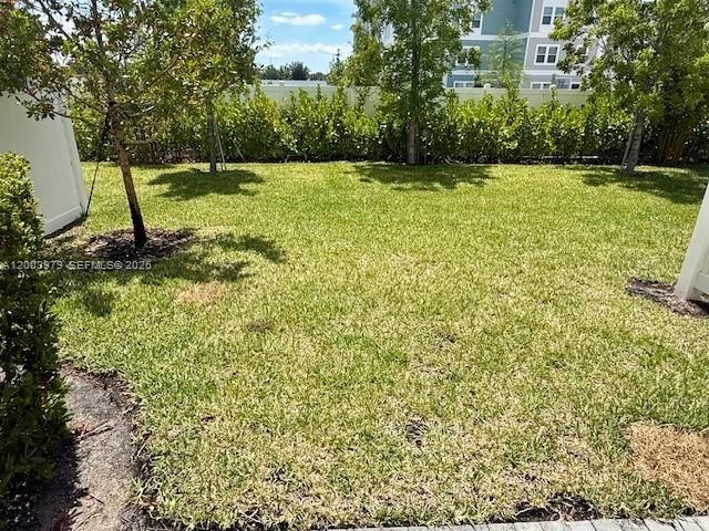 For Rent: $2,400 (3 beds, 2 baths, 1632 Square Feet)